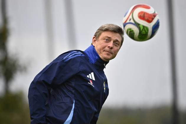 STOCKHOLM, SWEDEN 20251006 national team, Nationalteam captain Jon Dahl Tomasson when the men s national football team trains on Monday on Bosön ahead of the World Cup qualifiers against Switzerland and Kosovo. STOCKHOLM SWEDEN x10430x