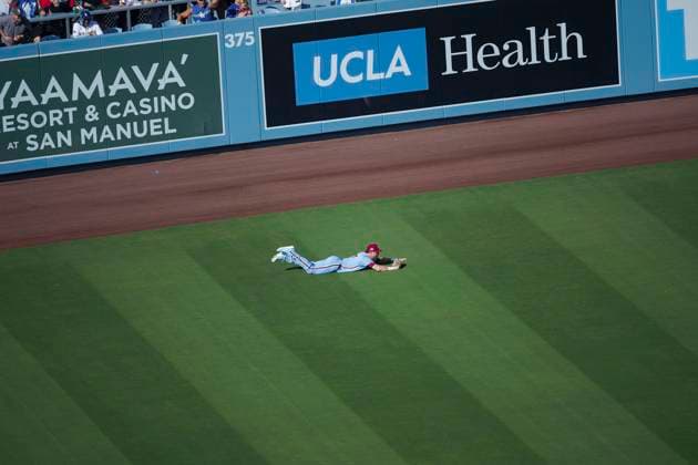 October 9, 2025, Los Angeles, California, USA: Max Kepler 17 of the Philadelphia Phillies during their MLB, Baseball Herren, USA National League Division Series Game 4 against the Los Angeles Dodgers on Thursday October 9, 2025 at Dodger Stadium in Los Angeles, California. ARMANDO ARORIZO PI Los Angeles USA - ZUMAp124 20251009_zaa_p124_002 Copyright: xArmandoxArorizox
