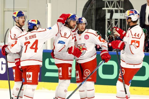 Ice hockey, Eishockey - CHL, EC RBS vs Berlin SALZBURG,AUSTRIA,15.OCT.25 - ICE HOCKEY - CHL, Champions Hockey League, group stage, EC Red Bull Salzburg vs Eisbaeren Berlin. Image shows the rejoicing of Tyler Lewington, Connor Corcoran and Lucas Thaler (EC RBS). GEPAxpictures xMathiasxMandl