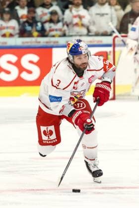 Ice hockey, Eishockey - CHL, EC RBS vs Berlin SALZBURG,AUSTRIA,15.OCT.25 - ICE HOCKEY - CHL, Champions Hockey League, group stage, EC Red Bull Salzburg vs Eisbaeren Berlin. Image shows Peter Schneider (EC RBS). GEPAxpictures xMathiasxMandl