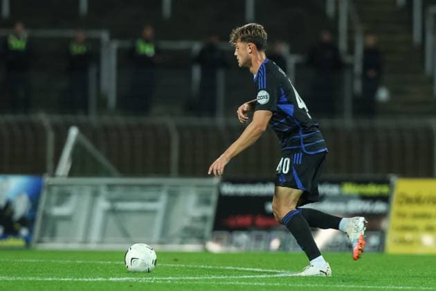 Fussball, FVN Niederrheinpokal Saison 2025 2026 Achtelfinale KFC Uerdingen - MSV Duisburg 15.10.2025, Grotenburg-Stadion Ben Schlicke (MSV Duisburg, 40) Krefeld Grotenburg-Stadion Nordrhein-Westfalen Deutschland