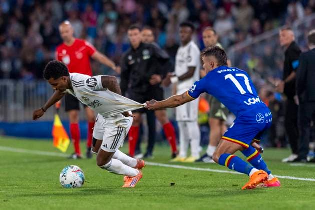 October 20, 2025, Madrid, Madrid, Spain: RODRYGO GOES of Real Madrid CF and KIKO FEMENIA of Getafe CF in action during the match belonging to the 25 26 season of La Liga EA soccer â€oe GETAFE CF vs. REAL MADRID CF †held on October 19, 2025, at the Coliseum Stadiumo, Madrid, Spain. Madrid Spain - ZUMAc312 20251020_zsp_c312_158 Copyright: xOscarxManuelxSanchezx