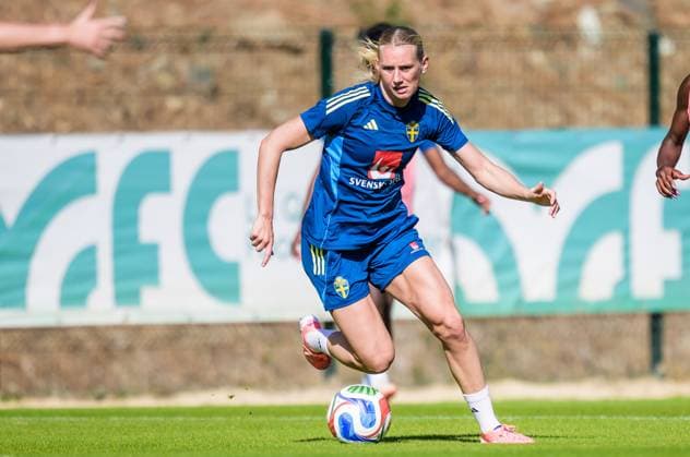 251022 Stina Blackstenius of the Swedish women s national football team on October 22, 2025 in Benahavis. Photo: Ludvig Thunman BILDBYRAN kod LT LT0733 fotboll football soccer fotball träning practice training sverige sweden dam bbeng Copyright: LUDVIGxTHUNMAN BB251022LT042