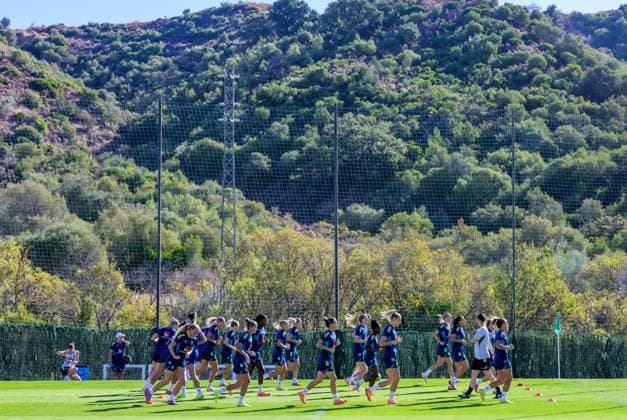 251023 Players of the Swedish women s national football team at a training session on October 23, 2025 in Benahavis. Photo: Ludvig Thunman BILDBYRAN kod LT LT0734 fotboll football soccer fotball träning practice training sverige sweden dam bbeng Copyright: LUDVIGxTHUNMAN BB251023LT034