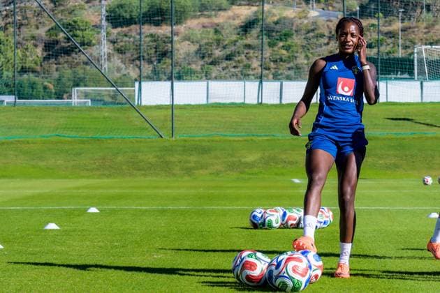 251023 Evelyn Ijeh of the Swedish women s national football team at a training session on October 23, 2025 in Benahavis. Photo: Ludvig Thunman BILDBYRAN kod LT LT0734 fotboll football soccer fotball träning practice training sverige sweden dam bbeng Copyright: LUDVIGxTHUNMAN BB251023LT036