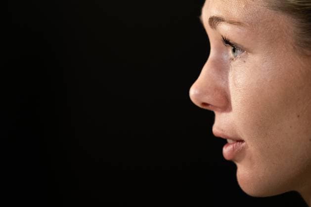 251027 Goalkeeper Jennifer Falk of the Swedish women s national football team is interviewed in the mixed zone after a training session on October 27, 2025 in Gothenburg. Photo: Mathias Bergeld BILDBYRAN kod MB MB1227 fotboll football soccer fotball nations league uefa womens nations league träning practice training sverige sweden dam bbeng Copyright: MATHIASxBERGELD BB251027MB050