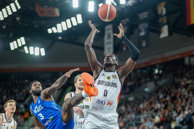 Khadeen Carrington (Israel, 03), Isaac Bonga (Deutschland, 00), GER, Deutschland vs. Isreal, FIBA, Basketball, World Cup 2027 European Qualifiers, Laenderspiel, Runde 1, Gruppe E, 28.11.2025, GER, Deutschland vs. Isreal, FIBA, Basketball, World Cup 2027 European Qualifiers, Laenderspiel, Runde 1, Gruppe E, 28.11.2025 Neu-Ulm Copyright: xEibner-Pressefotox EP_EER