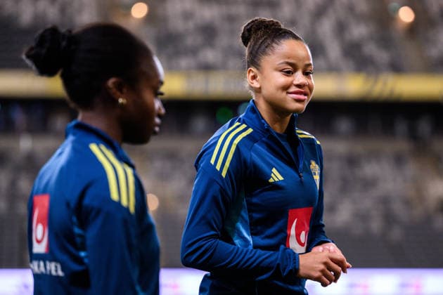 251201 Monica Jusu Bah and Felicia Schröder of the Swedish women s national football team at a training session on December 1, 2025 in Stockholm. Photo: Jesper Zerman BILDBYRAN kod JZ JZ0652 fotboll football soccer fotball nations league uefa womens nations league träning practice training sverige sweden dam bbeng Copyright: JESPERxZERMAN BB251201JZ011