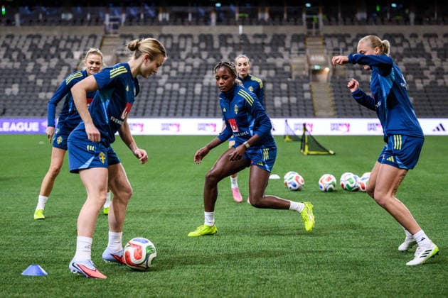251201 Evelyn Ijeh of the Swedish women s national football team at a training session on December 1, 2025 in Stockholm. Photo: Jesper Zerman BILDBYRAN kod JZ JZ0652 fotboll football soccer fotball nations league uefa womens nations league träning practice training sverige sweden dam bbeng Copyright: JESPERxZERMAN BB251201JZ037