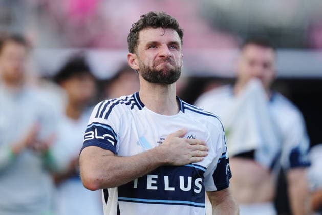 December 6, 2025, Fort Lauderdale, Fl, UNITED STATES: Vancouver Whitecaps Thomas Muller (13) acknowledges the Vancouver fans after losing to Inter Miami in the MLS, Fussball Herren, USA Cup final soccer match, in Fort Lauderdale, Fla., on Saturday, December 6, 2025. Canada News - December 6, 2025 - ZUMAc35_ 20251206_zaf_c35_170 Copyright: xDarrylxDyckx