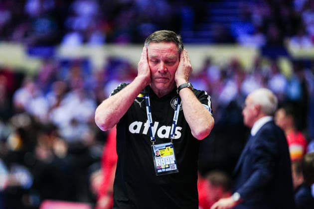 Alfred Gislason (Deutschland, Trainer) verzweifelt DEN, Serbien vs. Deutschland, Handball, EHF Europameisterschaft 2026, Gruppe A, Spieltag 2, 17.01.2026 DEN, Serbien vs. Deutschland, Handball, EHF Europameisterschaft 2026, Gruppe A, Spieltag 2, 17.01.2026 Herning Copyright: xEibner-Pressefoto MarcelxvonxFehrnx EP_MFN