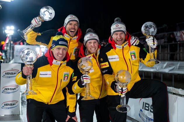 LOCHNER Johannes, MARGIS Thorsten, WENZEL Joern, FLEISCHHAUER Georg (Deutschland) jubeln mit Pokal Kristallkugel ueber den Sieg im Gesamtweltcup, GER, IBSF Bob Weltcup Altenberg, Viererbob Herren, Saison 2025 2026, 18.01.2026 GER, IBSF Bob Weltcup Altenberg, Viererbob Herren, Saison 2025 2026, 18.01.2026 Altenberg Copyright: xEibner-Pressefoto Memmlerx EP_MMR