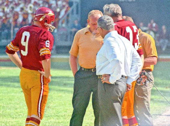 October 19, 1969, Washington, District Of Columbia, USA: Washington Redskins quarterback Sonny Jurgensen 9, left, speaks to coaches Bill Austin and Vince Lombardi, and back-up quarterback Frank Ryan 13 on the sidelines during a break in the action against the New York Giants at RFK Stadium in Washington, D.C. on October 19, 1969. The Redskins won the game 20 - 14 Washington USA - ZUMAs152 19691019_faa_s152_002 Copyright: xArniexSachsx Washington USA - ZUMA0846 19691019_faa_s152_002 Copyright: xIMAGO ArniexSachsx