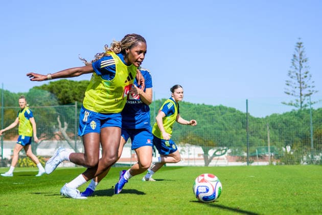 260226 Evelyn Ijeh of the Swedish women s national football team at a training session on February 26, 2026 in Albuferia. Photo: Ludvig Thunman BILDBYRAN kod LT LT0774 fotboll football soccer fotball träning practice training sverige sweden dam bbeng Copyright: LUDVIGxTHUNMAN BB260226LT058