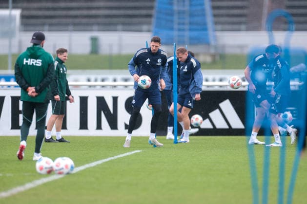 11.03.2026; Fussball; Training des FC Schalke 04. Janik Bachmann (FC Schalke 04). Gelsenkirchen Trainingsgelände FC Schalke 04 NRW Deutschland xRHR-FOTO YYx Copyright: RHR-FOTOx RHR-FOTO YY