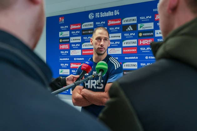 11.03.2026; Fussball; Training des FC Schalke 04. Medienrunde mit Nikola Katic (FC Schalke 04). Gelsenkirchen Trainingsgelände FC Schalke 04 NRW Deutschland xRHR-FOTO YYx Copyright: RHR-FOTOx RHR-FOTO YY