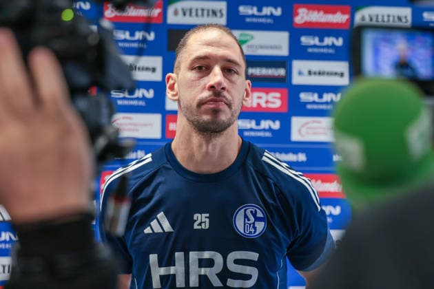 11.03.2026; Fussball; Training des FC Schalke 04. Medienrunde mit Nikola Katic (FC Schalke 04). Gelsenkirchen Trainingsgelände FC Schalke 04 NRW Deutschland xRHR-FOTO YYx Copyright: RHR-FOTOx RHR-FOTO YY