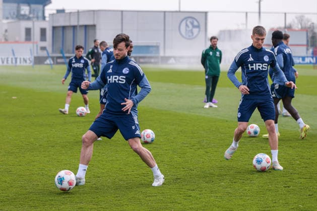 24.03.2026, Fussball, Training des FC Schalke 04. v. l. Adrian Gantenbein (FC Schalke 04), Felipe Sanchez (FC Schalke 04). Gelsenkirchen Trainingsgelände FC Schalke 04 NRW Deutschland xRHR-FOTO YYx Copyright: RHR-FOTOx RHR-FOTO YY