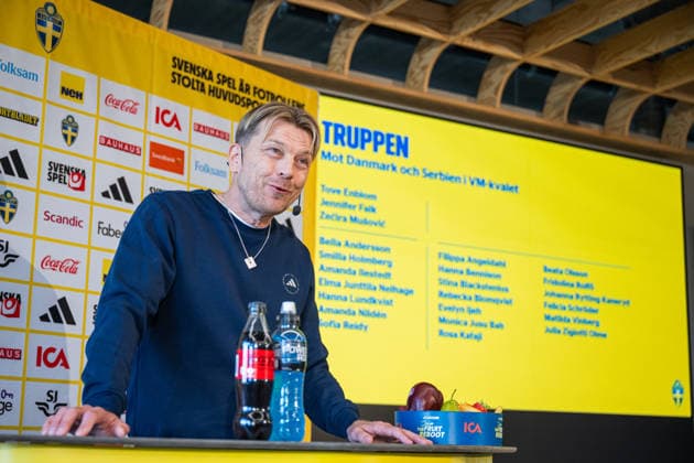 260401 Head coach Tony Gustavsson of the Swedish women s national football team at a press conference, PK, Pressekonferenz on April 1, 2026 in Stockholm. Photo: Jonathan Näckstrand BILDBYRAN COP 94 JN0260 fotboll football soccer fotball vm-kval kval fifa womens world cup qualifier qualifier presskonferens press conference sverige sweden dam bbeng Copyright: JONATHANxNÄCKSTRAND BB260401JN013