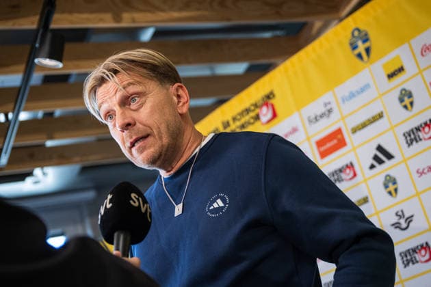 260401 Head coach Tony Gustavsson of the Swedish women s national football team at a press conference, PK, Pressekonferenz on April 1, 2026 in Stockholm. Photo: Jonathan Näckstrand BILDBYRAN COP 94 JN0260 fotboll football soccer fotball vm-kval kval fifa womens world cup qualifier qualifier presskonferens press conference sverige sweden dam bbeng Copyright: JONATHANxNÄCKSTRAND BB260401JN014
