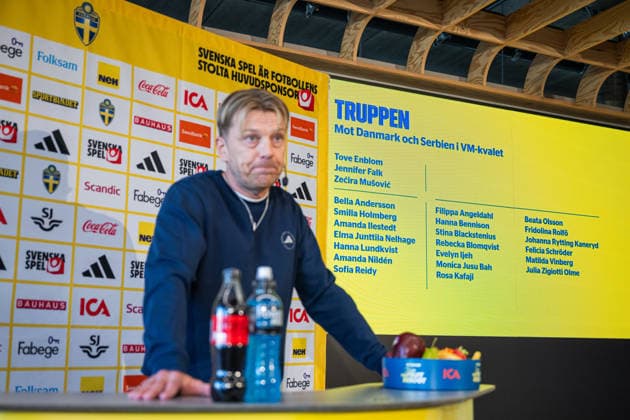 260401 Head coach Tony Gustavsson of the Swedish women s national football team at a press conference, PK, Pressekonferenz on April 1, 2026 in Stockholm. Photo: Jonathan Näckstrand BILDBYRAN COP 94 JN0260 fotboll football soccer fotball vm-kval kval fifa womens world cup qualifier qualifier presskonferens press conference sverige sweden dam bbeng Copyright: JONATHANxNÄCKSTRAND BB260401JN017