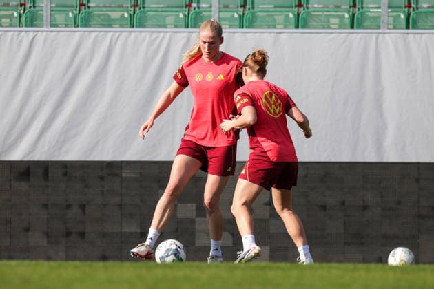17.04.2026, xgrfx, Fussball DFB-Medientermine, Deutsche Frauennationalmannschaft Training v.l. Camilla Küver (Deutsche Frauennationalmannschaft) (DFL DFB REGULATIONS PROHIBIT ANY USE OF PHOTOGRAPHS as IMAGE SEQUENCES and or QUASI-VIDEO) Ried