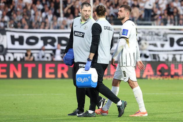 17.04.2026, xrekx, Fussball 2.Bundesliga, SV Elversberg - Karlsruher SC v.l. Lukasz Poreba (SV 07 Elversberg) verletzt, Verletzung, Schmerz, Schmerzen, injured, injury, pain, pains (DFL DFB REGULATIONS PROHIBIT ANY USE OF PHOTOGRAPHS as IMAGE SEQUENCES and or QUASI-VIDEO) Elversberg