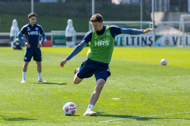 24.04.2026, Fussball, Training des FC Schalke 04. Janik Bachmann (FC Schalke 04). Gelsenkirchen Trainingsgelände FC Schalke 04 NRW Deutschland xRHR-FOTO YYx Copyright: RHR-FOTOx RHR-FOTO YY