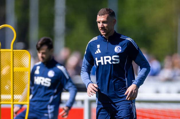 30.04.2026, Fussball, Training des FC Schalke 04. Edin Dzeko (FC Schalke 04). Gelsenkirchen Trainingsgelände FC Schalke 04 NRW Deutschland xRHR-FOTO YYx Copyright: RHR-FOTOx RHR-FOTO YY