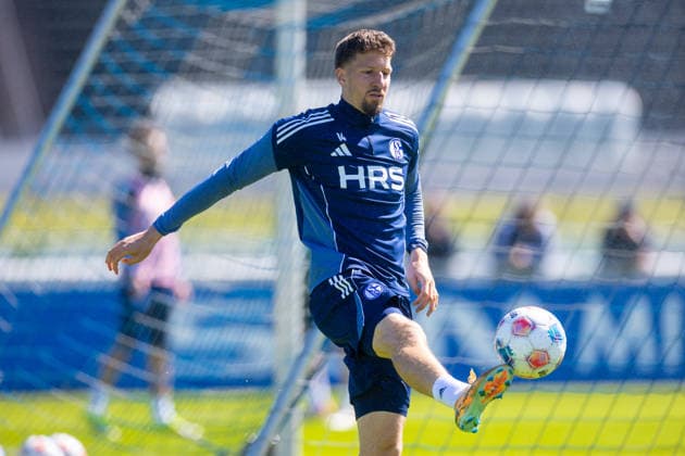 30.04.2026, Fussball, Training des FC Schalke 04. Janik Bachmann (FC Schalke 04). Gelsenkirchen Trainingsgelände FC Schalke 04 NRW Deutschland xRHR-FOTO YYx Copyright: RHR-FOTOx RHR-FOTO YY