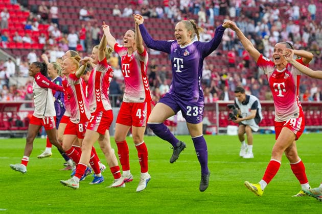 Sport Bilder des Tages 02.05.2026, xydrx, Frauen, Fußball, 1.Frauen-Bundesliga, 1.FC Köln - SV Werder Bremen, Saison 2025 2026, RheinEnergieSTADION: Laura Vogt (FC Köln, 8) Anna-Lena Stolze (FC Köln, 7) Anna-Lena Stolze (FC Köln, 7) Sara Agrez (FC Köln, 4) Aurora Mikalsen (FC Köln, 23) Vanessa Leimenstoll (FC Köln, 29)bejubeln den Sieg DFB regulations prohibit any use of photographs as image sequences and or quasi-video. Copyright: HMBxMedia YannisxDreimann