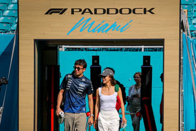 (23) Alexander Albon (THA) - Atlassian Williams F1 Team - Williams FW48 - Mercedes and his girlfriend Muni He (CIN) Professional Golf Player during the Formula 1 Crypto.com Miami Grand Prix 2026 at Miami International Autodrome in Miami Gardens, United States. Round 6 of the 2026 FIA Formula One World Championship, WM, Weltmeisterschaft held May 1-3, 2026. The Miami International Autodrome, located in the grounds of the Hard Rock Stadium, hosts the sixth round featuring the Sprint format. This event weekend features the F1 Sprint format, with a Sprint Shootout and Sprint Race in addition to the standard qualifying session and Grand Prix. Copyright: xAlessioxDexMarcox xAvens-images.com AvensImages IPAxSportx xipa-agency.netx xx IPA_74390380 IPA_Agency_IPA74390380