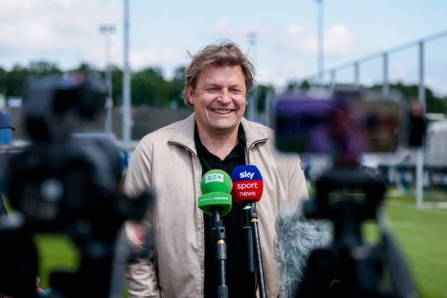 07.05.2026, Fussball, Training des FC Schalke 04. Medienrunde mit Direktor Profifussball Youri Mulder (FC Schalke 04). Gelsenkirchen Trainingsgelände FC Schalke 04 NRW Deutschland xRHR-FOTO YYx Copyright: RHR-FOTOx RHR-FOTO YY