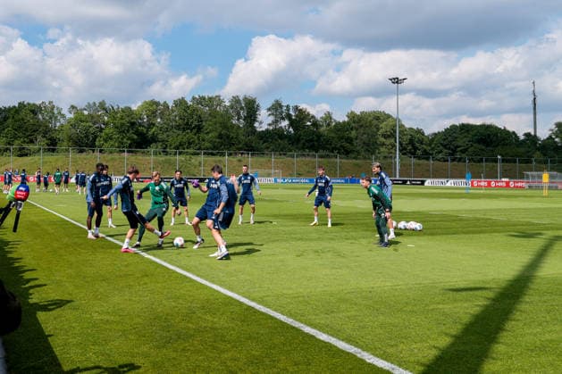 07.05.2026, Fussball, Training des FC Schalke 04. Die Spieler des S04 spielen Rondo. Gelsenkirchen Trainingsgelände FC Schalke 04 NRW Deutschland xRHR-FOTO YYx Copyright: RHR-FOTOx RHR-FOTO YY