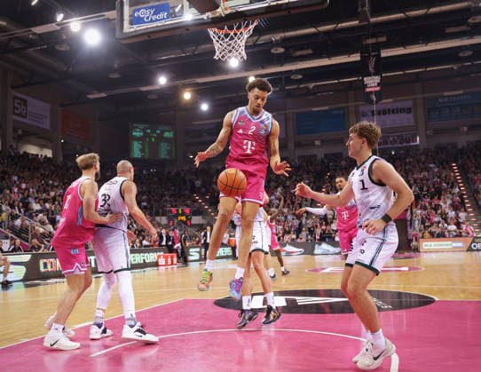 Alijah Comithier Telekom Baskets Bonn vs. VET-CONCEPT Gladiators Trier 33. Speiltag - Saison 2025 26