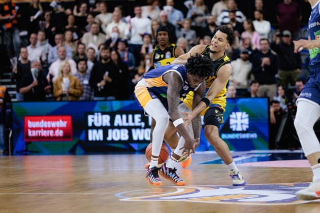 Kassim Nicholson (ROSTOCK SEAWOLVES, 08) vs Brandon Tischler (MHP Riesen Ludwigsburg, 24), GER, Rostock Seawolves vs. MHP Riesen Ludwigsburg, easycredit BBL, Basketball, Bundesliga, Play-Ins, Spielzeit 2025 2026, 12.05.2026. GER, Rostock Seawolves vs. MHP Riesen Ludwigsburg, easycredit BBL, Basketball, Bundesliga, Play-Ins, Spielzeit 2025 2026, 12.05.2026. Rostock Copyright: xEibner-Pressefoto DenverxEhrlichx EP_DEH