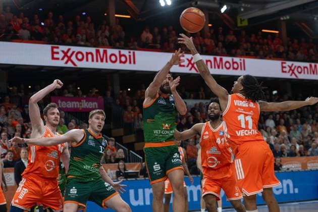 GER, Basketball, easy Credit- BBL, Play-Ins, Rasta Vechta vs VET-CONCEPT Gladiators Trier 12.05.2026, Rasta Dome, Vechta, GER, easy Credit-BBL, Play-Ins, Rasta Vechta vs VET-CONCEPT Gladiators Trier, im Bild Behnam YAKHCHALI ( VET-CONCEPT Gladiators Trier 8 ) Alonzo VERGE JR. ( Rasta Vechta 11 ) Philipp KERKENHOFF ( Rasta Vechta 14 ) Marten LINSSEN ( VET-CONCEPT Gladiators Trier 12 ) Lloyd PANDI ( Rasta Vechta 41 )