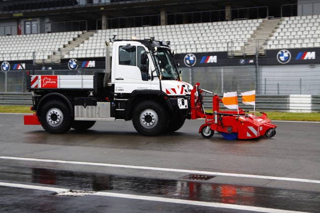 RECORD DATE NOT STATED Streckenreinigungsfahrzeug auf der Strecke GER, Motorsport, 54. ADAC Ravenol 24H-Rennen Nuerburgring 2025, Mittwoch, Impressionen vor dem Rennen, Nuerburg, 13.05.2026 GER, Motorsport, 54. ADAC Ravenol 24H-Rennen Nuerburgring 2025, Mittwoch, Impressionen vor dem Rennen, Nuerburg, 13.05.2026 Nuerburg Copyright: xEibner-Pressefoto JuergenxAugstx EP_JAT