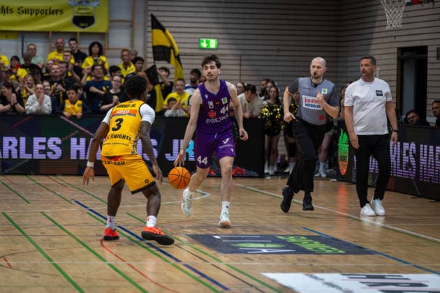 Charles Tyorne Harris Jr. (Bozic Estriche Knights Kirchheim, 03) Julius Boehmer. (BG Goettingen, 44) GER, Bozic Estriche Knights Kirchheim vs. BG Goettingen, BARMER 2. Basketball Bundesliga, Playoffs Spiel 4, Saison 2025 2026, 14.05.2026 GER, Bozic Estriche Knights Kirchheim vs. BG Goettingen, BARMER 2. Basketball Bundesliga, Playoffs Spiel 4, Saison 2025 2026, 14.05.2026 Goeppingen Copyright: xEibner-Pressefoto NinaxSanderx EP_NSR