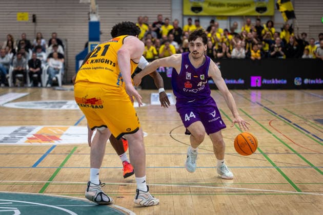 Nicolas Bretzel (Bozic Estriche Knights Kirchheim, 21) Julius Boehmer. (BG Goettingen, 44) GER, Bozic Estriche Knights Kirchheim vs. BG Goettingen, BARMER 2. Basketball Bundesliga, Playoffs Spiel 4, Saison 2025 2026, 14.05.2026 GER, Bozic Estriche Knights Kirchheim vs. BG Goettingen, BARMER 2. Basketball Bundesliga, Playoffs Spiel 4, Saison 2025 2026, 14.05.2026 Goeppingen Copyright: xEibner-Pressefoto NinaxSanderx EP_NSR