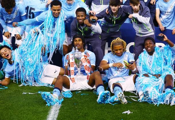 Manchester City players celebrate with the FA Youth Cup trophy at the end of the match Manchester City U18 v Manchester United, ManU U18, FA Youth Cup Final, Football, Joie Stadium, Manchester , UK - 14 May 2026Manchester Joie Stadium United Kingdom EDITORIAL USE ONLY No use with unauthorised audio, video, data, fixture lists, club league logos or live services. Online in-match use limited to 120 images, no video emulation. No use in betting, games or single club league player publications. Copyright: xMattxWest Shutterstockx 16871363al