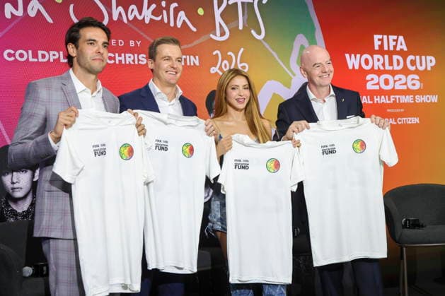 Global Citizen and FIFA announce World Cup Final Halftime Show (L-R) Brazilian former soccer player Kaka, CEO & Founder of Global Citizen Hugh Evans, Colombian artist Shakira and FIFA President Gianni Infantino hold up personalized jerseys during Global Citizen NOW in New York, New York, USA, 14 May 2026. Global Citizen and FIFA announced that the FIFA World Cup, WM, Weltmeisterschaft, Fussball Final Halftime Show on 19 July will feature Madonna, Shakira, and BTS as headliners. NEW YORK NEW YORK United States Copyright: xSARAHxYENESELx