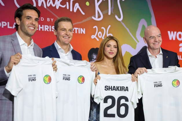 Global Citizen and FIFA announce World Cup Final Halftime Show (L-R) Brazilian former soccer player Kaka, CEO & Founder of Global Citizen Hugh Evans, Colombian artist Shakira and FIFA President Gianni Infantino hold up personalized jerseys during Global Citizen NOW in New York, New York, USA, 14 May 2026. Global Citizen and FIFA announced that the FIFA World Cup, WM, Weltmeisterschaft, Fussball Final Halftime Show on 19 July will feature Madonna, Shakira, and BTS as headliners. NEW YORK NEW YORK United States Copyright: xSARAHxYENESELx