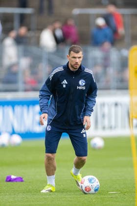14.05.2026, Fussball, Training des FC Schalke 04. Edin Dzeko (FC Schalke 04). Gelsenkirchen Trainingsgelände FC Schalke 04 NRW Deutschland xRHR-FOTO YYx Copyright: RHR-FOTOx RHR-FOTO YY