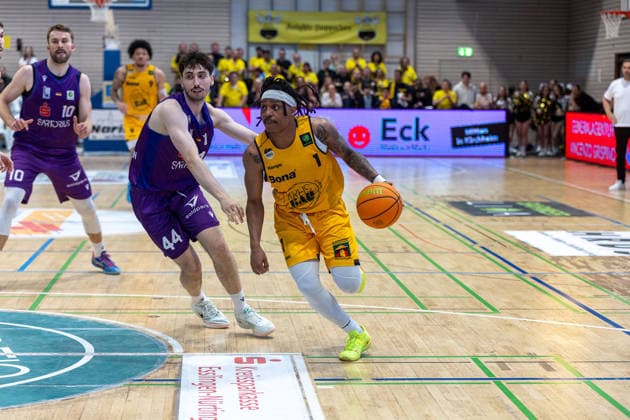 Julius Boehmer. (BG Goettingen, 44) Phillip Montreal Russell (Bozic Estriche Knights Kirchheim, 01) GER, Bozic Estriche Knights Kirchheim vs. BG Goettingen, BARMER 2. Basketball Bundesliga, Playoffs Spiel 4, Saison 2025 2026, 14.05.2026 GER, Bozic Estriche Knights Kirchheim vs. BG Goettingen, BARMER 2. Basketball Bundesliga, Playoffs Spiel 4, Saison 2025 2026, 14.05.2026 Goeppingen Copyright: xEibner-Pressefoto NinaxSanderx EP_NSR