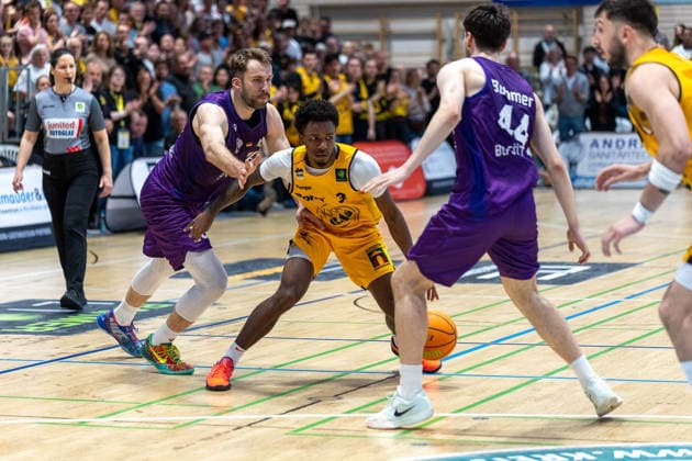 Hendrik Helge Drescher (BG Goettingen, 10)Charles Tyorne Harris Jr. (Bozic Estriche Knights Kirchheim, 03) Julius Boehmer. (BG Goettingen, 44) GER, Bozic Estriche Knights Kirchheim vs. BG Goettingen, BARMER 2. Basketball Bundesliga, Playoffs Spiel 4, Saison 2025 2026, 14.05.2026 GER, Bozic Estriche Knights Kirchheim vs. BG Goettingen, BARMER 2. Basketball Bundesliga, Playoffs Spiel 4, Saison 2025 2026, 14.05.2026 Goeppingen Copyright: xEibner-Pressefoto NinaxSanderx EP_NSR
