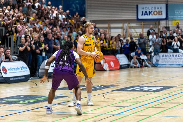Jordan Sears (BG Goettingen, 03) Lucas Mayer (Bozic Estriche Knights Kirchheim, 08) GER, Bozic Estriche Knights Kirchheim vs. BG Goettingen, BARMER 2. Basketball Bundesliga, Playoffs Spiel 4, Saison 2025 2026, 14.05.2026 GER, Bozic Estriche Knights Kirchheim vs. BG Goettingen, BARMER 2. Basketball Bundesliga, Playoffs Spiel 4, Saison 2025 2026, 14.05.2026 Goeppingen Copyright: xEibner-Pressefoto NinaxSanderx EP_NSR