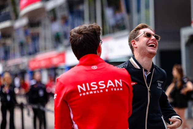 Stoffel Vandoorne (Jaguar TCS Racing, Reserve Driver) lacht, im Gespraech mit Norman Nato (Nissan Formula E Team, 23), ABB FIA Formula E World Championship, WM, Weltmeisterschaft Monaco e-Prix 2026, Monte Carlo, Saison 12 2025 26, Runde 9, 15.05.2026, ABB FIA Formula E World Championship, Monaco e-Prix 2026, Monte Carlo, Saison 12 2025 26, Runde 9, 15.05.2026 Monte Carlo Copyright: xEibner-Pressefoto LauraxRoemerx EP_LRR