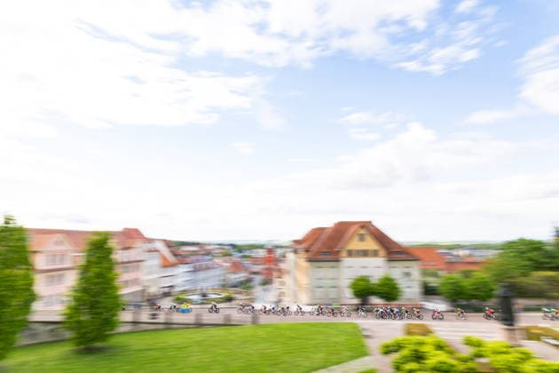 15.05.2026, GER, Rennrad, Maenner Frauen Junioren, Saison 2025, 26.TMP Jugentour Kleine Friedensfahrt, 1.Etappe Rundstreckenrennen Residenzstadt Gotha An 3 Wettkampftagen vom 15.05-17.05.2026 gingen knapp 350 Athleten aus 7 Ländern in den Kategorien Jedermann, Anfaenger, U15m, U17w und U17m bei der 25. Auflage der TMP Jugentour Kleine Friedensfahrt 2025 an den Start. Neben dem Einzelzeitfahren sind 3 weitere Etappen im Gothaer Landkreis zu absolvieren, organisiert vom RSC Waltershausen-Gotha e.V.. Etappe 1 erfolgte als Rundstrecke in Gotha wobei die U15m 16,8km, die U17w 25,2km und die U17m 31,5km absolvieren mussten 99867 Gotha Schloss Friedenstein Historisc Thüringen Deutschland