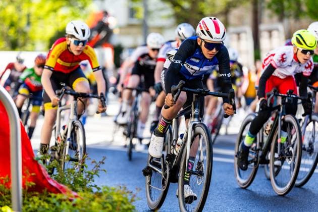 15.05.2026, GER, Rennrad, Maenner Frauen Junioren, Saison 2025, 26.TMP Jugentour Kleine Friedensfahrt, 1.Etappe Rundstreckenrennen Residenzstadt Gotha An 3 Wettkampftagen vom 15.05-17.05.2026 gingen knapp 350 Athleten aus 7 Ländern in den Kategorien Jedermann, Anfaenger, U15m, U17w und U17m bei der 25. Auflage der TMP Jugentour Kleine Friedensfahrt 2025 an den Start. Neben dem Einzelzeitfahren sind 3 weitere Etappen im Gothaer Landkreis zu absolvieren, organisiert vom RSC Waltershausen-Gotha e.V.. Etappe 1 erfolgte als Rundstrecke in Gotha wobei die U15m 16,8km, die U17w 25,2km und die U17m 31,5km absolvieren mussten 99867 Gotha Schloss Friedenstein Historisc Thüringen Deutschland